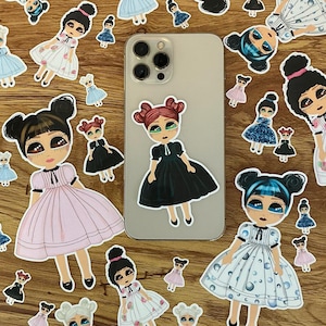 Angepasste Sticker Puppe | Chiffonkleid mit Mohnblumen