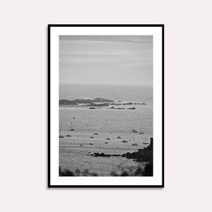 Arte de la pared de la costa, paisaje del mar Atlántico, cartel de la naturaleza, foto de los cielos tormentosos, cartel de Bretaña, arte digital de la costa, paisaje de Francia