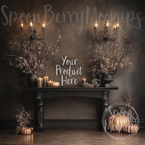 Peut inclure: Une pièce brun foncé avec une cheminée noire et deux lustres noirs. La cheminée est décorée de bougies, de citrouilles et de branches séchées. Le texte "Your Product Here" est écrit sur le mur au-dessus de la cheminée.