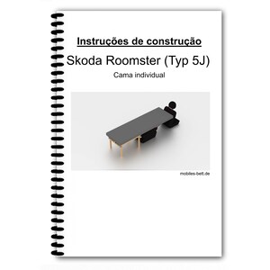 May include: A spiral-bound instruction manual with the text "Instruções de construção" and "Skoda Roomster (Typ 5J)". The image shows a 3D rendering of a bed with a gray top and wooden legs. The website "mobiles-bett.de" is visible.