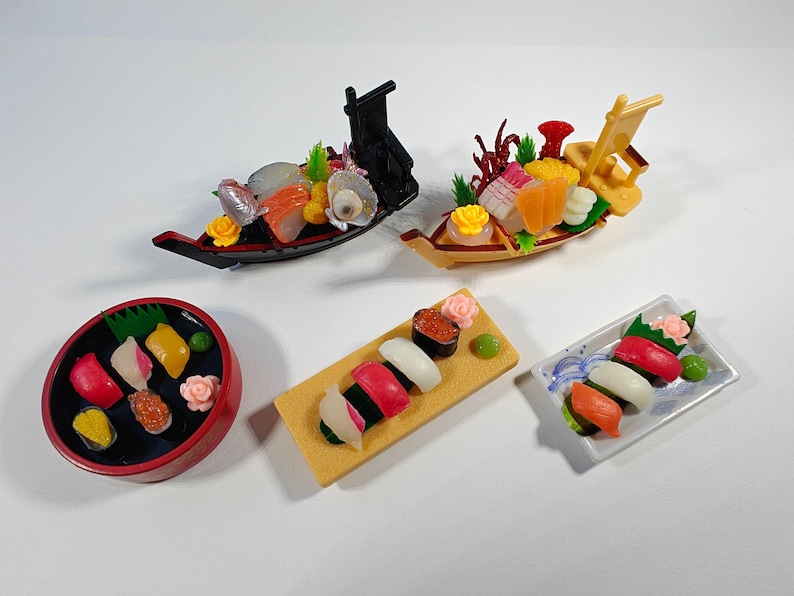 1 Lobster sashimi boat 
2 Luxurious sea bream sashimi boat 
3 Sushi in a wooden tub
4 Sushi on a wooden stand
5 Edo-style sushi