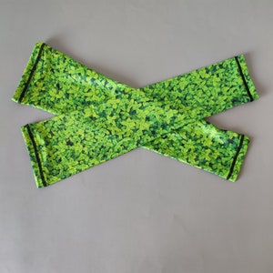 Green Leaf Print Arm Sleeves: UV Sun Protection for Gardening & Cycling