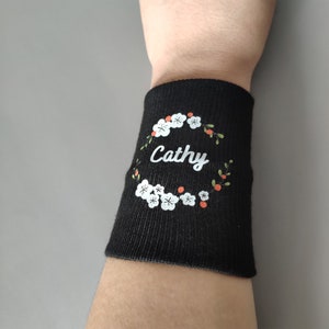 Personalisiertes Armband Schweißbänder 2er-Set, benutzerdefinierte Blumen Sportarmband, Geschenk für Sportliebhaber