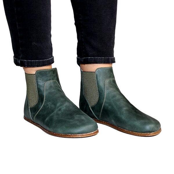 Femmes pieds nus GREEN CHELSEA Boot Green Crazy, bottes pieds nus pour femmes, bout large flexible, bottes faites à la main, botte pour l’hiver, chelsea minimaliste