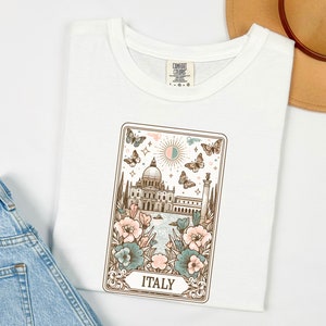旅行者グループシャツ、イタリアへの友達旅行の服装、花柄のイタリア地図の旅行Tシャツ、旅行者の女の子へのギフト、ヨーロッパ旅行の記念品