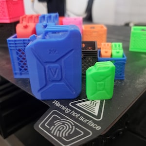 3d printed scale gas and water can accessories (24 scale)