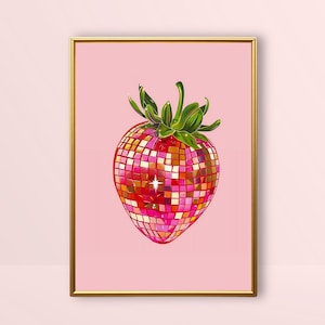 ストロベリーディスコボール | ピンクのプレッピーなウォールアート、トレンディなキッチンの装飾、ミラーボールプリント、バーカートプリント、グルーヴィーなレトロフルーツの印刷可能なポスター