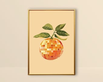 Könnte beinhalten: Ein goldfarbener Druck mit einem stilisierten Orangenmotiv mit Discokugel-Design. Die Orange hat grüne Blätter und befindet sich auf einem hellorangen Hintergrund.