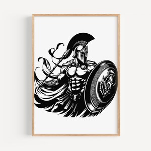 K&ouml;nnte beinhalten: Schwarz-wei&szlig;-Illustration eines spartanischen Kriegers, der einen Helm tr&auml;gt und einen Speer und einen Schild h&auml;lt. Der Krieger ist in einer dynamischen Pose dargestellt, mit seinem Umhang, der hinter ihm weht.