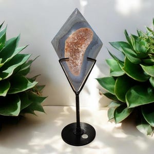 Agate Geode Carving Sculpture – Unique Crystal Art, Druzy Stone Home Decor, Perfect Gift for Collectors