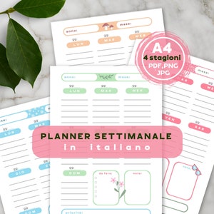 Può includere: Quattro pagine di planner settimanale stampabili in formato A4, ognuna con uno schema di colori e un design stagionale diversi. Le pagine presentano testo italiano, tra cui "anno" (anno), "mese" (mese), "LUN" (lunedì), "MAR" (martedì), "MER" (mercoledì), "GIO" (giovedì), "VEN" (venerdì), "SAB" (sabato), "DOM" (domenica), "da fare" (da fare), "note" (nota) e "priorità" (priorità).