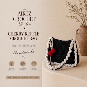 Puede incluir: Bolso de ganchillo negro con un ribete de volantes color crema y dos acentos de cerezas rojas. El bolso está hecho a mano y presenta el texto "CHERRY RUFFLE CROCHET BAG" y "Handmade". La imagen también incluye el texto "DIGITAL DOWNLOAD".