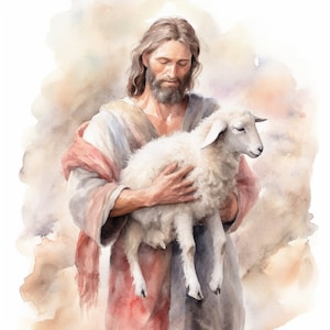 Op de afbeelding: Een aquarel schilderij van een man met lang bruin haar en een baard die een wit lam in zijn armen houdt. De man draagt een rood-witte robe. De achtergrond is een zachte aquarel was van lichtbruin en roze.