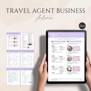 Pode incluir: Um tablet digital exibindo um formulário de "Proposta de Viagem", segurado por mãos. O formulário tem um esquema de cores lavanda e branco. Vários formulários impressos são visíveis à esquerda. O texto "Travel Agent Business Forms" está no topo.