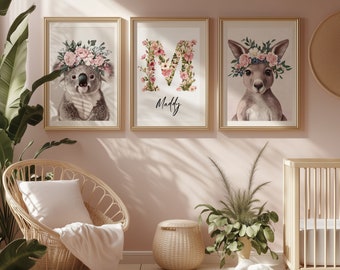 Impresión de nombre inicial personalizado para guardería Koala Impresión de arte personalizada para niños Obra de arte floral para niñas Impresión de koala con nombre personalizado australiano Regalo para bebé para dormitorio