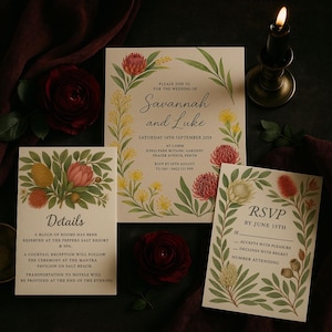 K&ouml;nnte beinhalten: Eine Hochzeitseinladungssuite mit floralen Illustrationen. Die Haupteinladung zeigt einen Kranz aus Blumen mit dem Text "Bitte schlie&szlig;en Sie sich uns zur Hochzeit von Savannah und Luke" und dem Datum "Samstag, 14. September 2019". Die RSVP-Karte zeigt ein &auml;hnliches florales Design mit dem Text "RSVP bis zum 15. Juni".