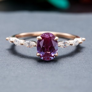 Oval Cut Alexandrite Engagement Ring, Rose Gold Promise Ring，Unique 4 Prong Wedding Ring, Oval Shaped Bridal Ring, Anniversary Gift