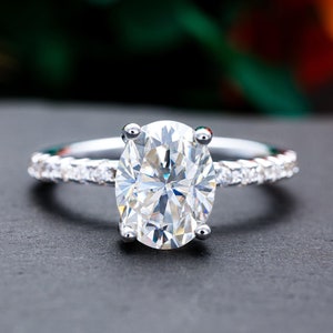 Moissanite Engagement Ring, Elegant White Gold Statement Ring，2 Carat Moissanite Wedding Ring， Anniversary Gift for Her
