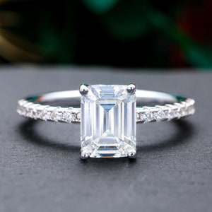 Moissanite Verlobungsring, 2 Karat Smaragd Moissanite Ehering, Elegantes Weißgold Statement, Jahrestagsgeschenk für Sie