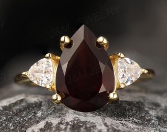 Natural Garnet Statement Ring, Pear-Shaped Garnet Wedding Ring, Unique Gold Ring, Elegant Red Gemstone  Ring, Anniversary Gift For Her