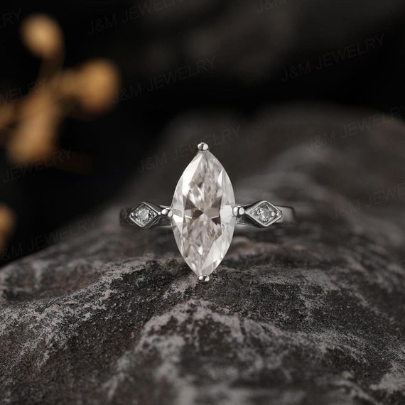 Elegante anello di fidanzamento con moissanite Anello con