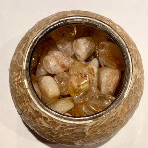 Citrine crystals for prosperity, joy and positive energy.