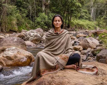 Handwoven Kullu Wool Shawl for Women – Natural Grey with Traditional Himachali Pattern