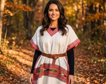 Handgewebter Wollponcho mit Ethno-Borte