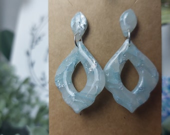 Hellblau und Silber Ohrringe aus Polymer-Ton, baumeln Ohrringe, Minimalist
