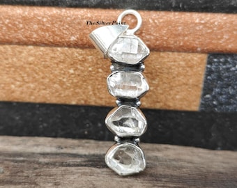 Ciondolo Herkimer in argento con diamante: gioiello boho con pietra preziosa grezza