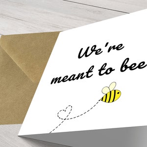 We're Meant to Bee Jubiläumskarte - Niedliche handgefertigte Liebe für eine berauschende Feier