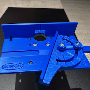 Bosch GKF 12V-8 Mini Bench Top Fräser Tischeinsatz mit Winkel/Anschlagführung für Holzbearbeitungsbank