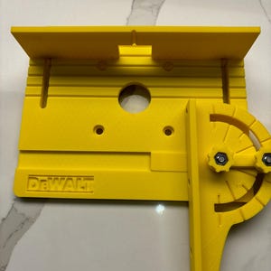 DeWalt Mini Bench Top Fräser Tischeinsatz mit Winkel/Anschlagführung für die Holzbearbeitungsbank DCW600 / DAP611
