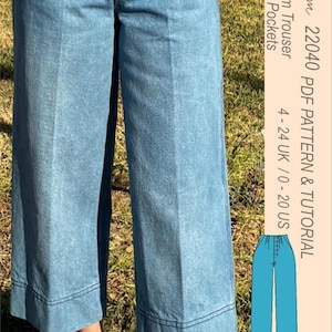 Puede incluir: Pantalones vaqueros de color azul claro con corte relajado, largo recortado y cierre de botones. La prenda cuenta con bolsillos laterales y costuras visibles. El texto en la imagen dice: Myrtle's Dream 22040 PDF PATTERN & TUTORIAL Relaxed Fit Cropped Denim Trouser with Button Fly and Side Pockets 4 - 24 UK / 0 - 20 US.