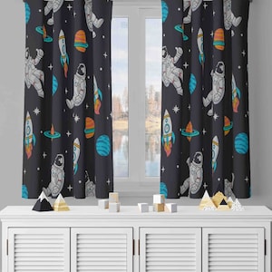 Ruimtedecorgordijnen voor kinderkamer, ruimtegordijnen voor kinderen, ruimtekamergordijnen, galactic decor kinderkamer, raketschipgordijnen, astronaut thuisaccenten, ruimtekwekerij