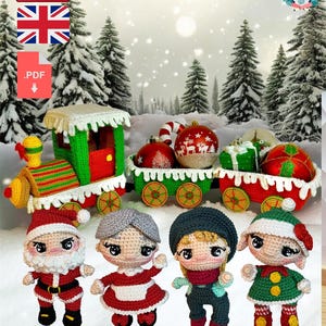 Puede incluir: Un tren navideño de ganchillo con tres vagones, cada uno con adornos y regalos. Cuatro muñecos de ganchillo de Papá Noel, Mamá Noel y dos niños están delante. El tren y los muñecos están en una escena nevada.