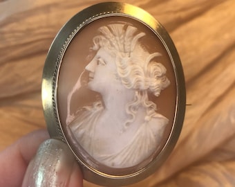 1916年製、デメテルの古典的なモチーフをあしらった大きなアンティークカメオブローチ