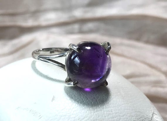 Vintage minimalist amethyst cabochon ring, US size 9.25, EU size 60