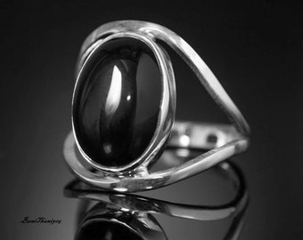 Handmade Oval Black Onyx Ring: 925 Sterling Silver Band