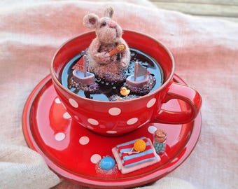 Little mouse with a boat in the bathtub, coffee cup, repurposed, unique, diorama