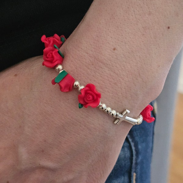 Bracelet élastique fimo roses et croix