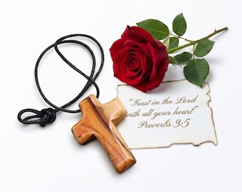 Cruz de Belén personalizada de madera de olivo / Tallada a mano / Nombre grabado / Para expresar condolencias, duelo o ánimo en el hospital.