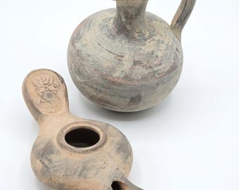 Lámpara de aceite de arcilla bíblica + jarra de arcilla y botella de aceite de oliva – Conjunto de Tierra Santa hecho a mano – Estilo antiguo