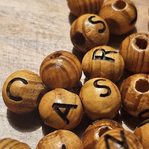 Cuentas de madera personalizadas de 50 x 10 mm: grabado personalizado en madera natural, cuentas hechas a mano para joyería y regalos.