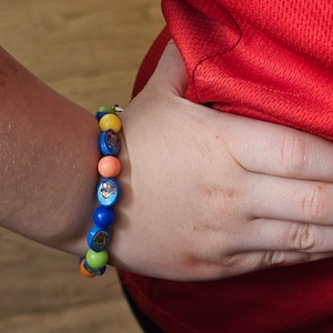 Girls&#39; Acrylic Bead Stretch Bracelet: Jesus, Mary, Cross - Catholic Gift