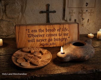 Personalisiertes Wunder-Set des Heiligen Landes: Jerusalem-Tonlampe, Tabgha-Brote und Fische & individuell graviertes Bethlehem-Olivenholz