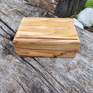Un joyero de madera de olivo hecho a mano en Belén, Tierra Santa