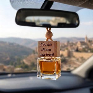 Personlig bildiffusor med det heliga landet • Billuftfräschare med smörjelseolja • Anpassad graverad trähatt • Doft av myrra, ros, jasmin och nardus