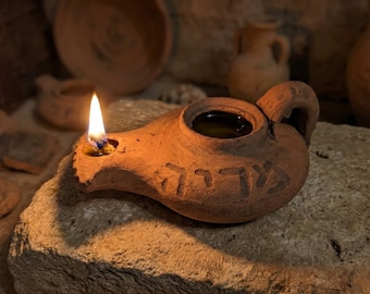 Handmade Clay Oil Lamp from Jerusalem – "Maria" Hebrew Inscription – Authentic Holy Land Terracotta Art