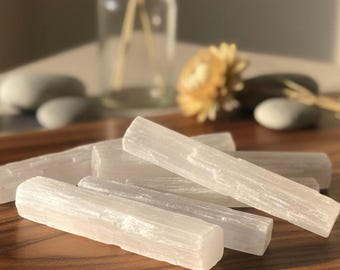Selenite Stick 8–10 cm – Cleansing, Protection & Energy Clarification | Light Stone for Rituals, Meditation, and Room Harmony